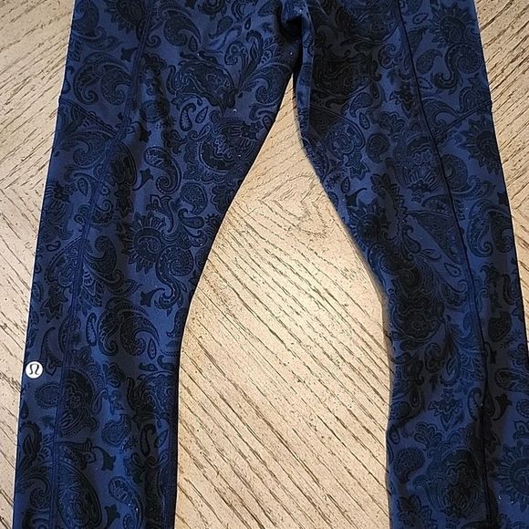 Lululemon size 6 blue Paisley print jogger leggings - Picture 9 of 14
